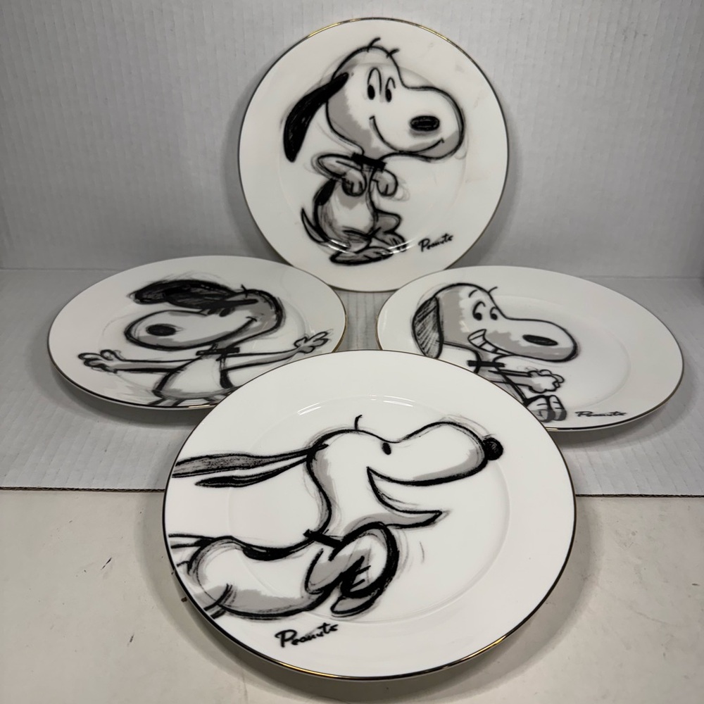 Peanuts Snoopy accent plates from the "Sketchbook" or "Hand-drawn" series